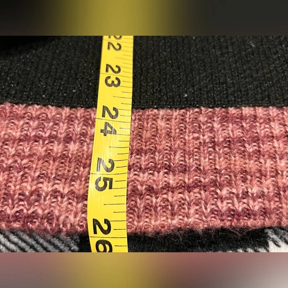 Westport Large Women’s Pullover Sweater -pink, black, white - Picture 4 of 5